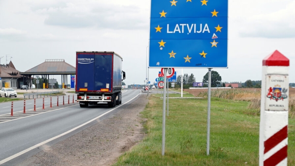 Автобус Рига — Петербург застрял на границе после теракта в «Крокусе»