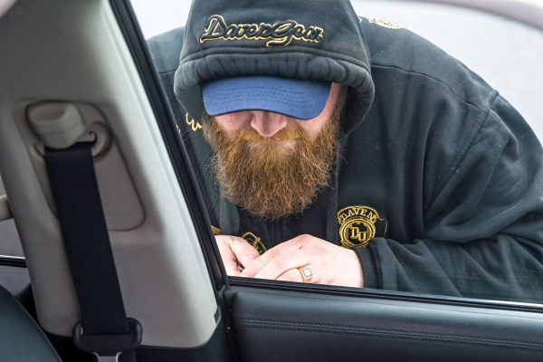 Неравнодушный гражданин сохранил автолюбителю огромную сумму денег