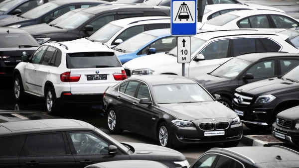 Россияне стали пересаживаться на старые автомобили