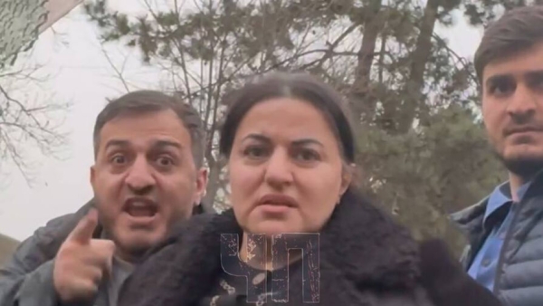 В Краснодаре приезжий мужчина спровоцировал ДТП и кулаками разбил окно другому водителю
