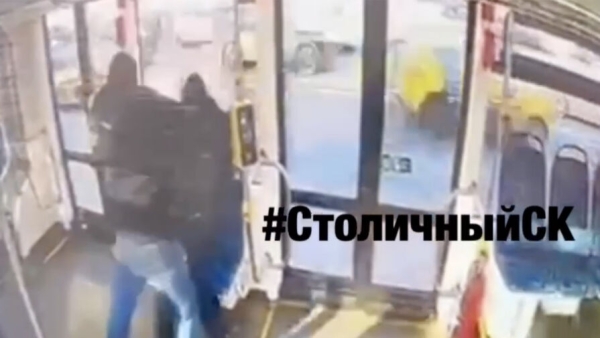 В Москве безбилетник решил придушить женщину-контролера, чтобы не платить штраф