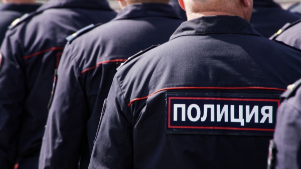Читинские школьники разгромили припаркованный возле школы внедорожник