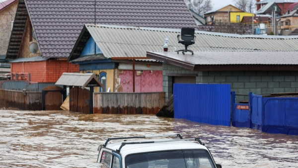 Доброволец на самосвале вывез одним рейсом 15 человек из зоны подтопления