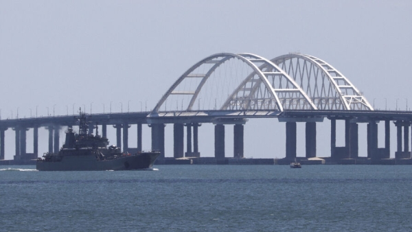 Движение транспорта по Крымскому мосту перекрыли