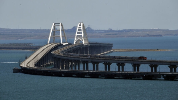 Крымский мост перекрыли