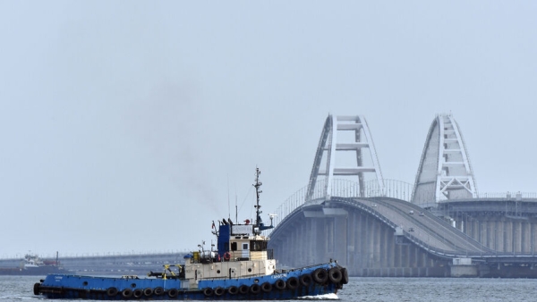 На Крымском мосту приостановили движение машин