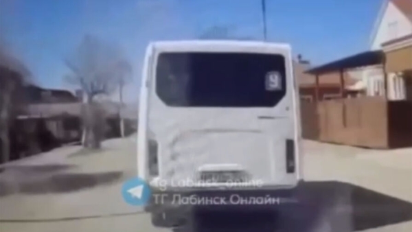 На Кубани маршруточники устроили гонки на дороге