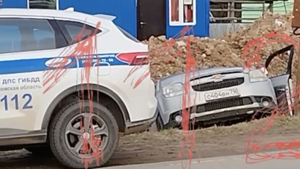 На видео попал Chevrolet подозреваемого в пособничестве террористам «Крокуса»