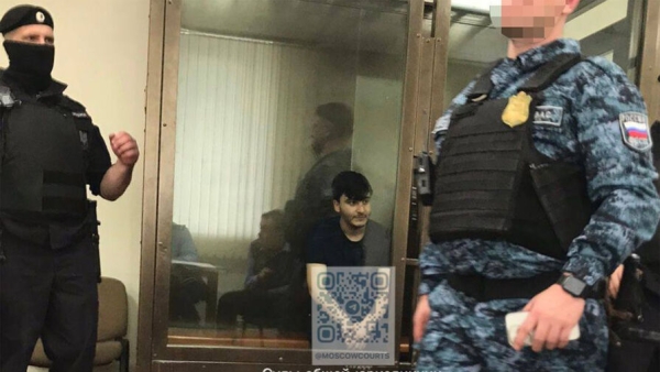 Напавшего на байкера Шахина Аббасова «проводили» в СИЗО под гимн России