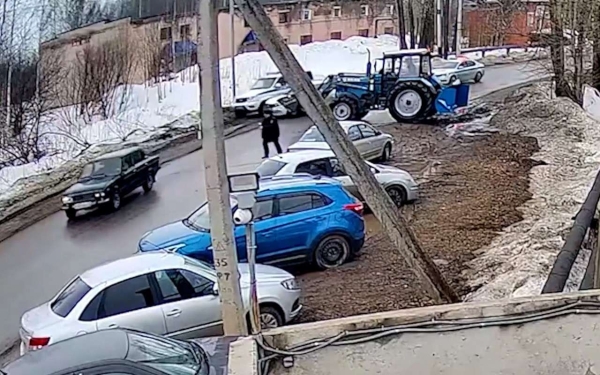 Протаранил полицейский заслон! На видео попала жесткая погоня