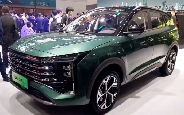 Рассмотрели «новый Москвич» – конкурент Hyundai Santa Fe и Kia Sorento