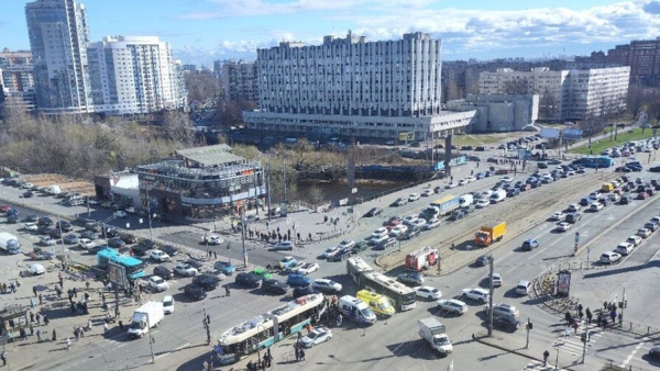 «В мучениях перебирала ногами»: очевидица — о состоянии пострадавшей в ДТП с трамваем