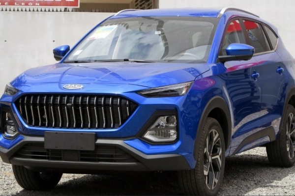 В Пекине показали кроссовер JAC X8 – будущий «Москвич 8»