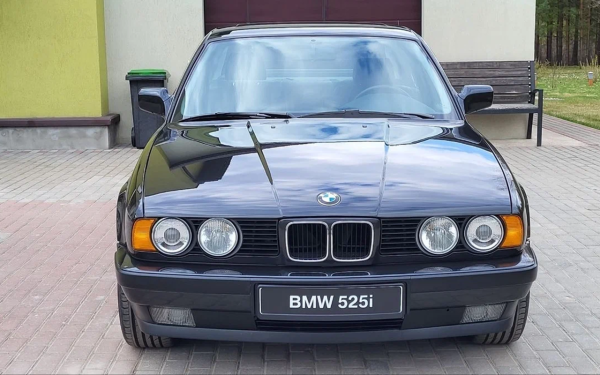В России продают уникальный BMW 80-х годов в заводском состоянии
