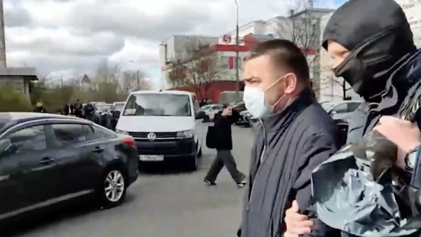 Выяснилось, как получил гражданство отец подозреваемого в нападении на байкера