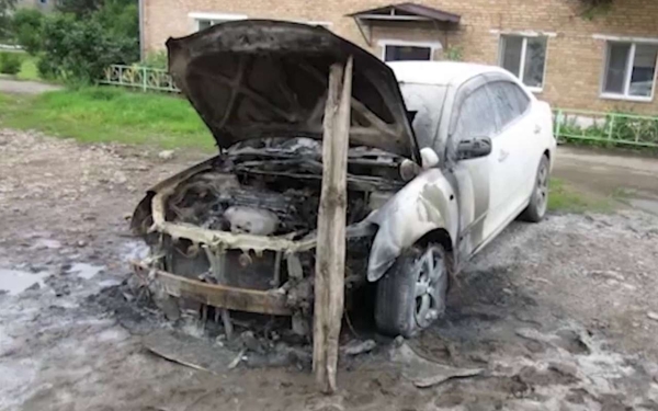 Что будет, если поджечь автомобиль своей бывшей? (видео)
