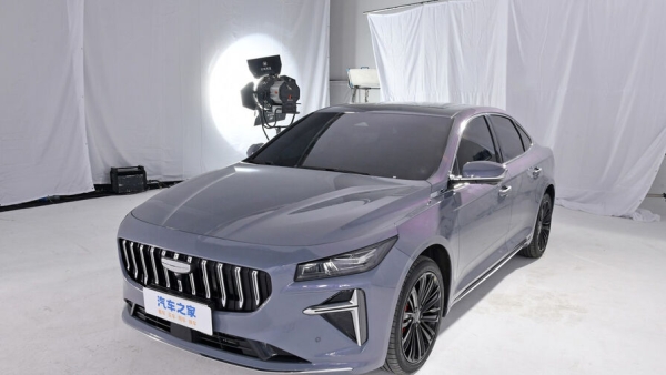 Названы российские цены на седан Geely Preface