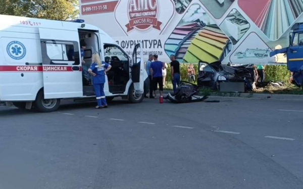 Погибли женщина и ребенок: пьяный водитель грузовика протаранил легковушку