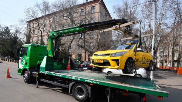Правительство РФ не поддержали идею извещать водителей об эвакуации автомобиля