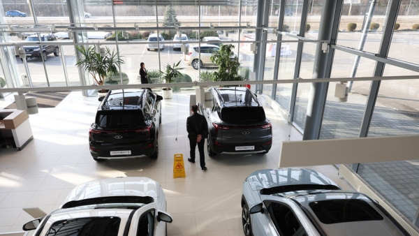 Россияне бросились скупать новые автомобили