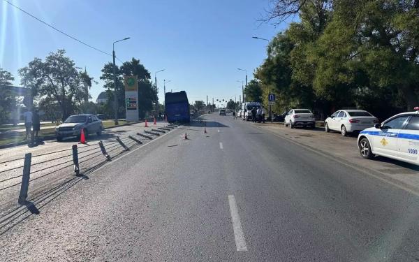 Женщина пострадала: легковушка въехала в автобус с пассажирами на трассе в Крыму