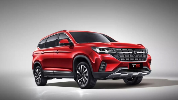 Названа дата продаж нового Forthing по цене Lada Vesta в России