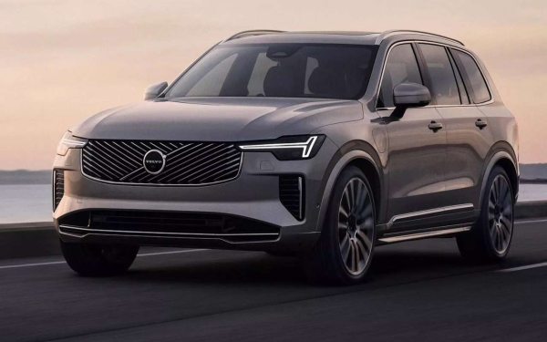 Обновленный Volvo XC90; увеличенный экран и подстаканник 2+1. А что еще?