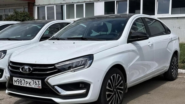 Россиянам назвали стоимость Lada Aura