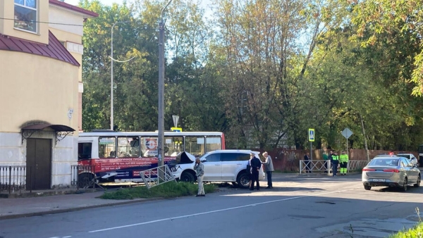 В Ярославской области в ДТП с автобусом пострадали восемь человек
