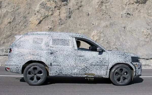 В Renault намекнули, какую долгожданную новинку покажут на автосалоне в Париже