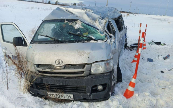 На трассе Тюмень — Омск перевернулся микроавтобус с пассажирами