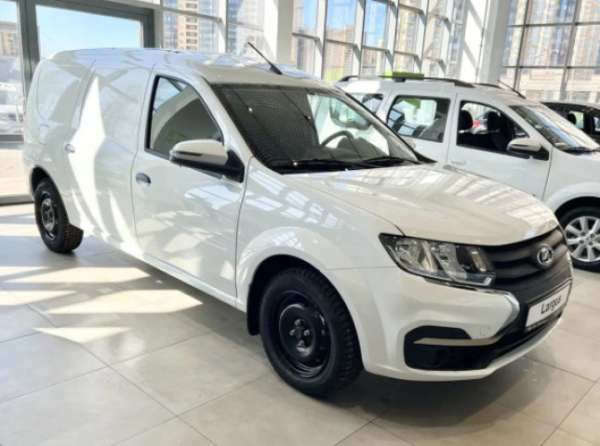 Названы причины успешных продаж фургона LADA Largus в ноябре