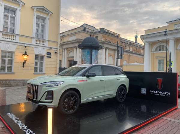 Продажи новых премиальных автомобилей в РФ снизились впервые за 20 месяцев