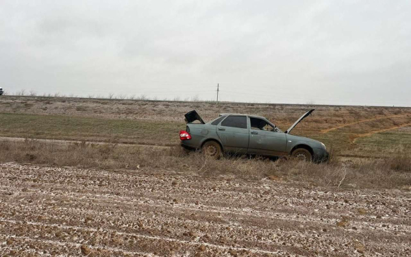 Водитель легковушки врезался в школьный автобус в Калмыкии