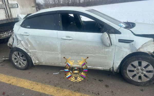 Грузовик влетел в припаркованную легковушку: подробности аварии