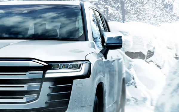 Новейший Toyota Land Cruiser 300 уже можно купить в России: известна цена