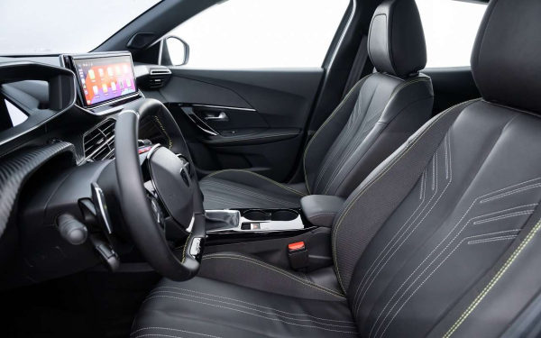 Новые кроссоверы Peugeot 2008 сейчас дешевле 2 млн рублей