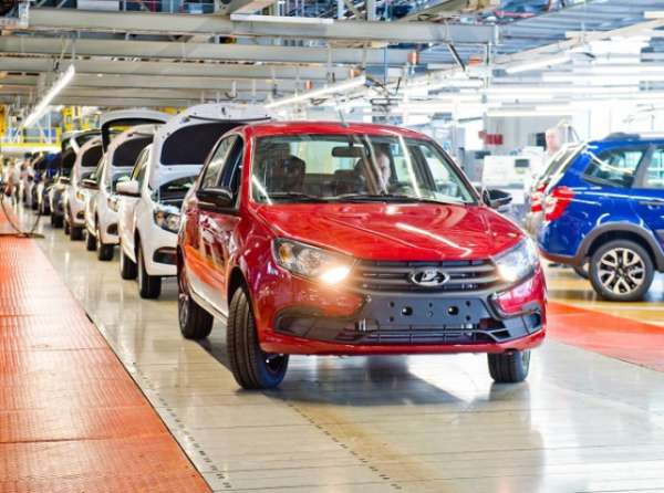 АВТОВАЗ начал окрашивать LADA Granta в новый цвет «Фламенко»