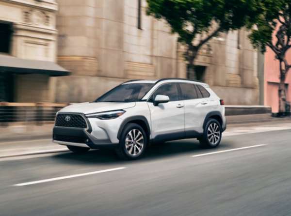Кроссовер Toyota Corolla Cross доступен в России от 2,2 млн рублей