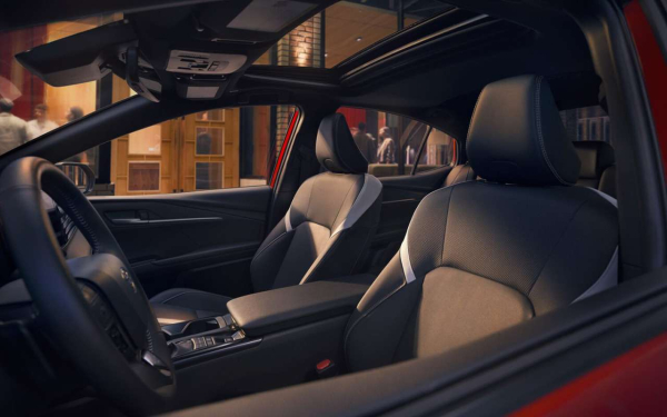 Самая экономичная версия Toyota Camry 2026 получила новый салон