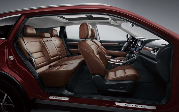 В России снова можно купить надежный и просторный кроссовер Renault: известна цена