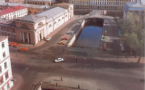 Сколько раз и почему менял имя этот мост в Санкт-Петербурге?